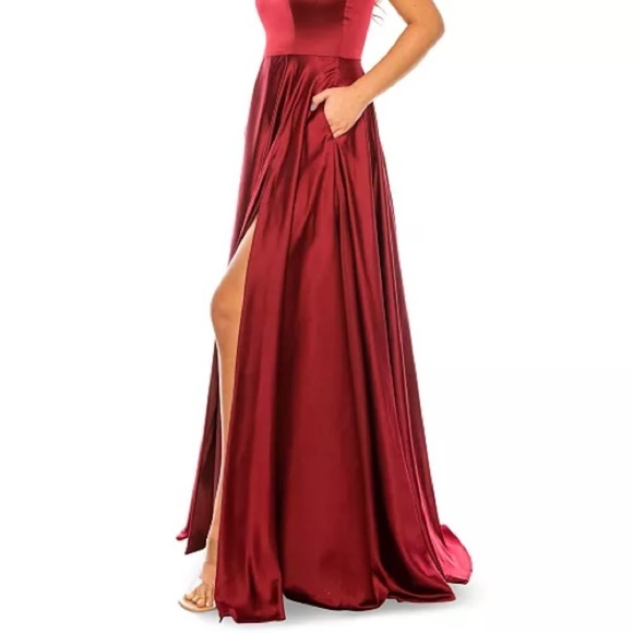 B Darlin Red Satin V-Neck Gown Slit & Pockets, A-line, size 5 - Picture 3 of 10